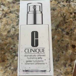 Clinique Dramatically Different Hydrating Gel